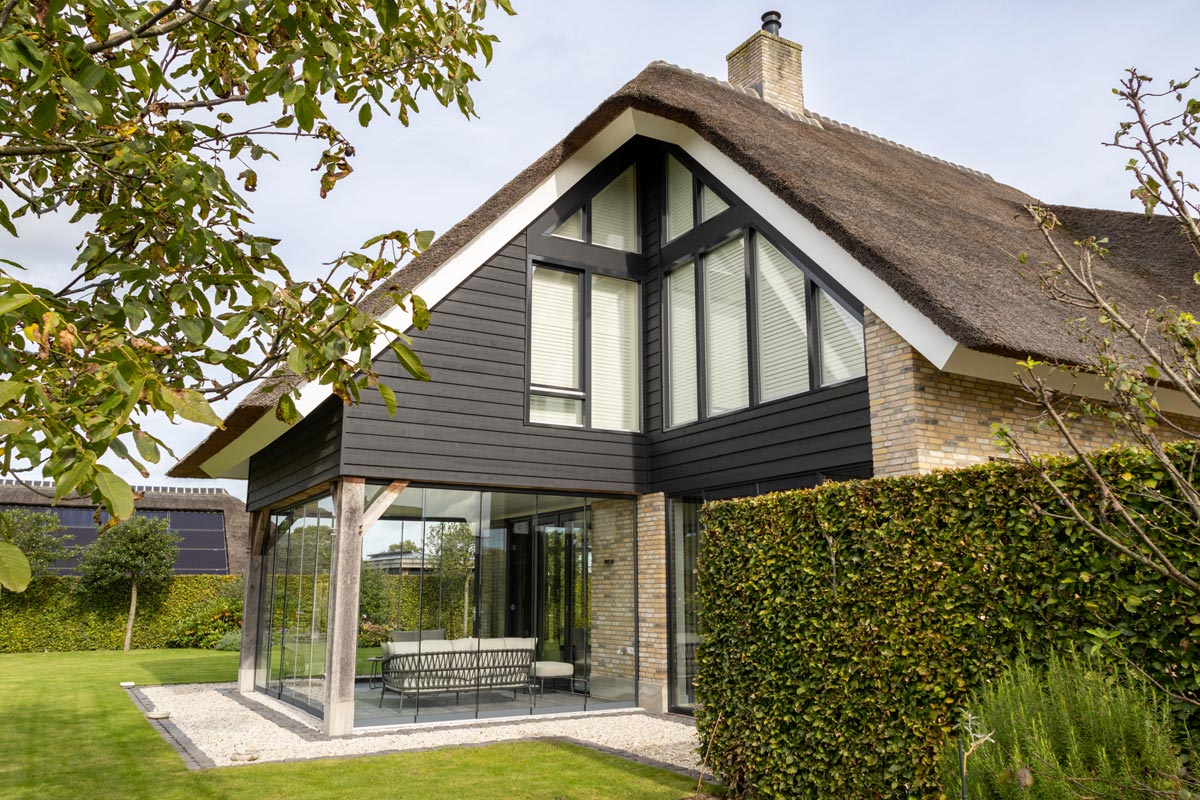 glazen-schuifwanden-onder-bestaande-overkapping-01-project2024-outdoorpleasure-2