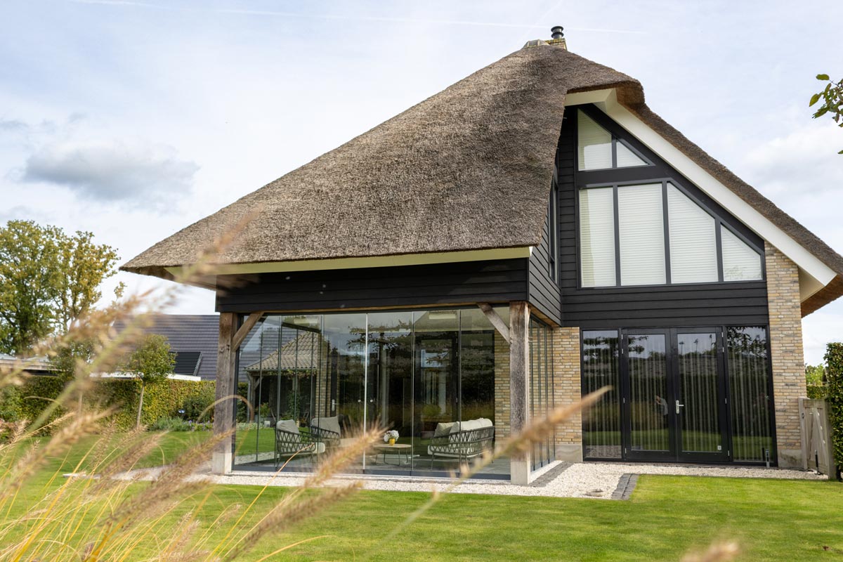 glazen-schuifwanden-onder-bestaande-overkapping-02-project2024-outdoorpleasure-1