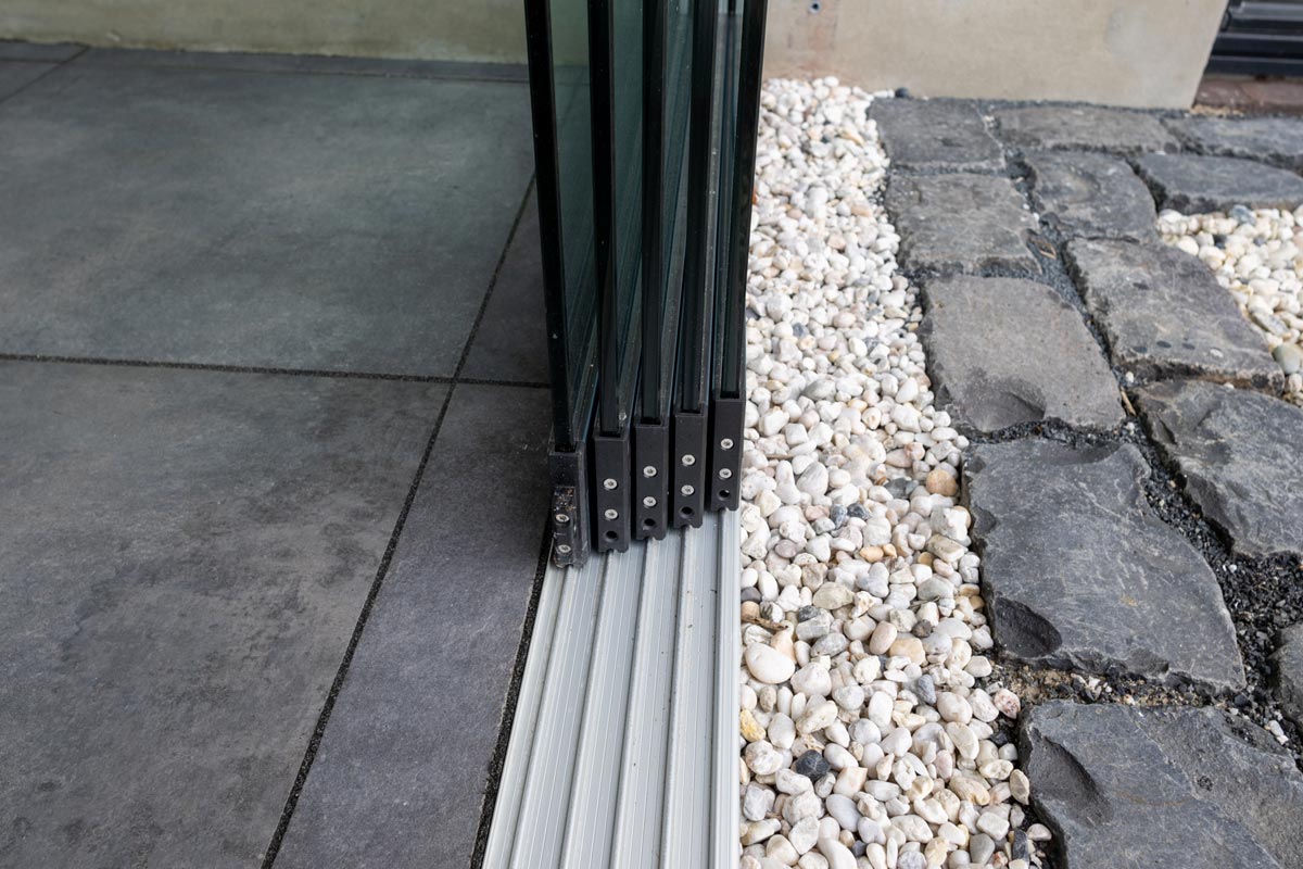 glazen-schuifwanden-onder-bestaande-overkapping-03-project2024-outdoorpleasure-1