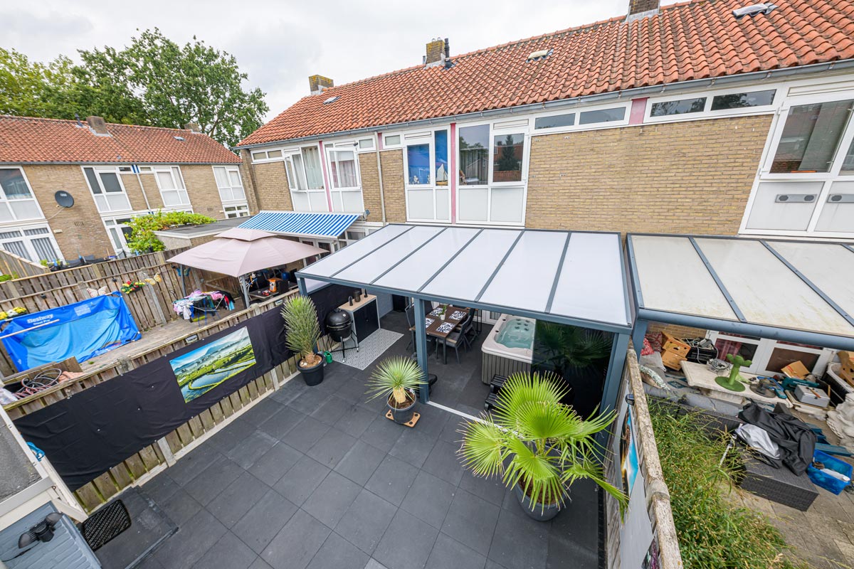 tuinkamer-met-rookglas-schuifwanden-01-project2024-outdoorpleasure